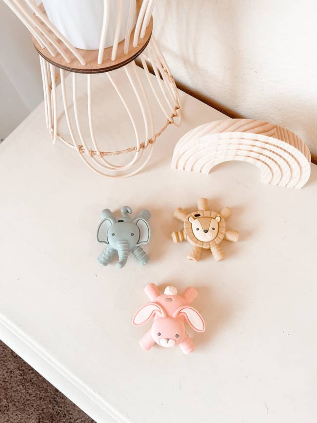 Itzy Ritzy Teether Lion