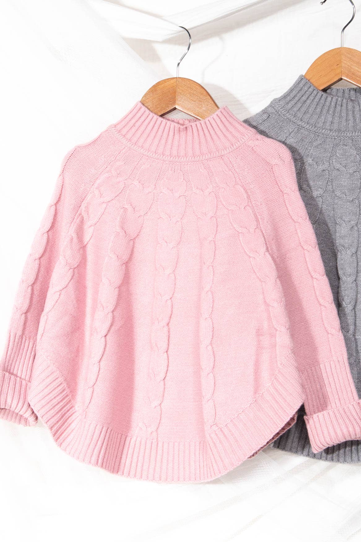 PONCHO CABEL KNIT SWEATER